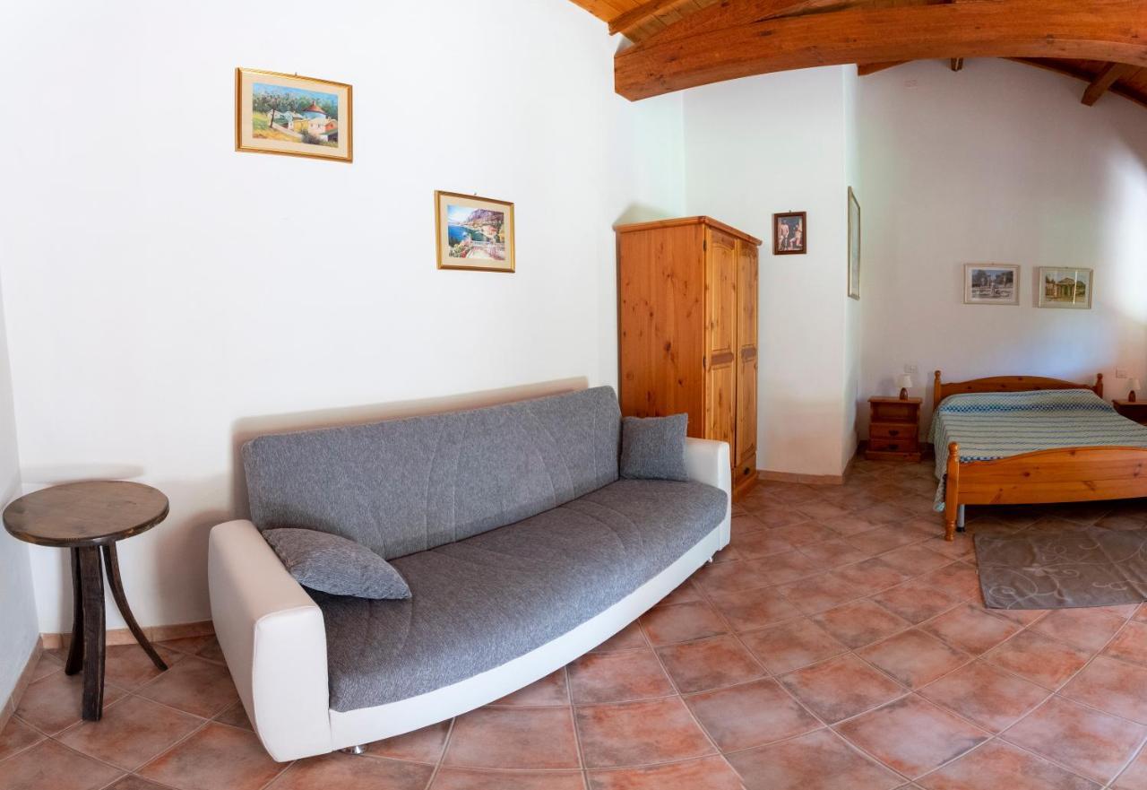 Is Cuccus Bed and Breakfast Masainas Εξωτερικό φωτογραφία