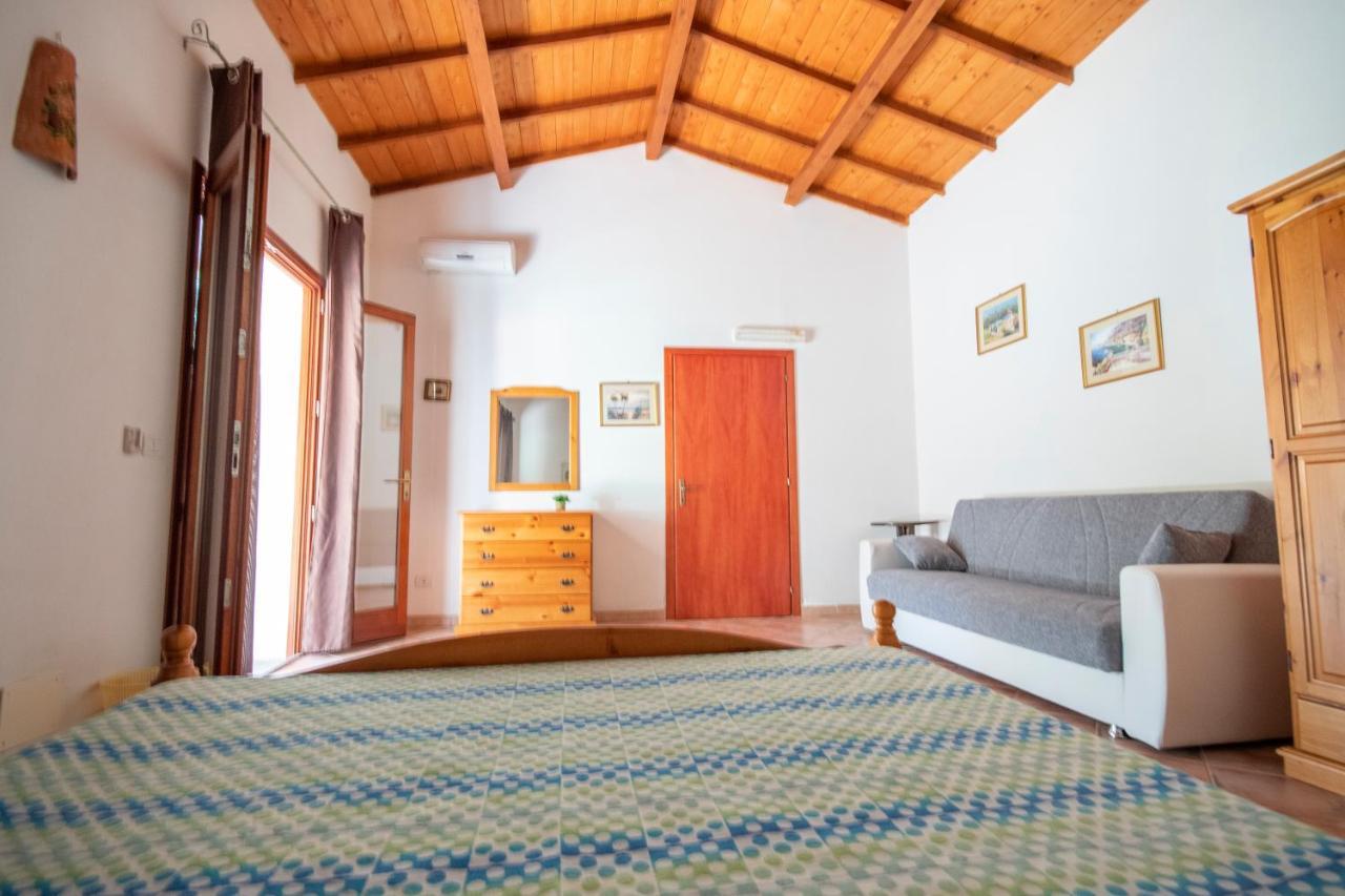 Is Cuccus Bed and Breakfast Masainas Εξωτερικό φωτογραφία