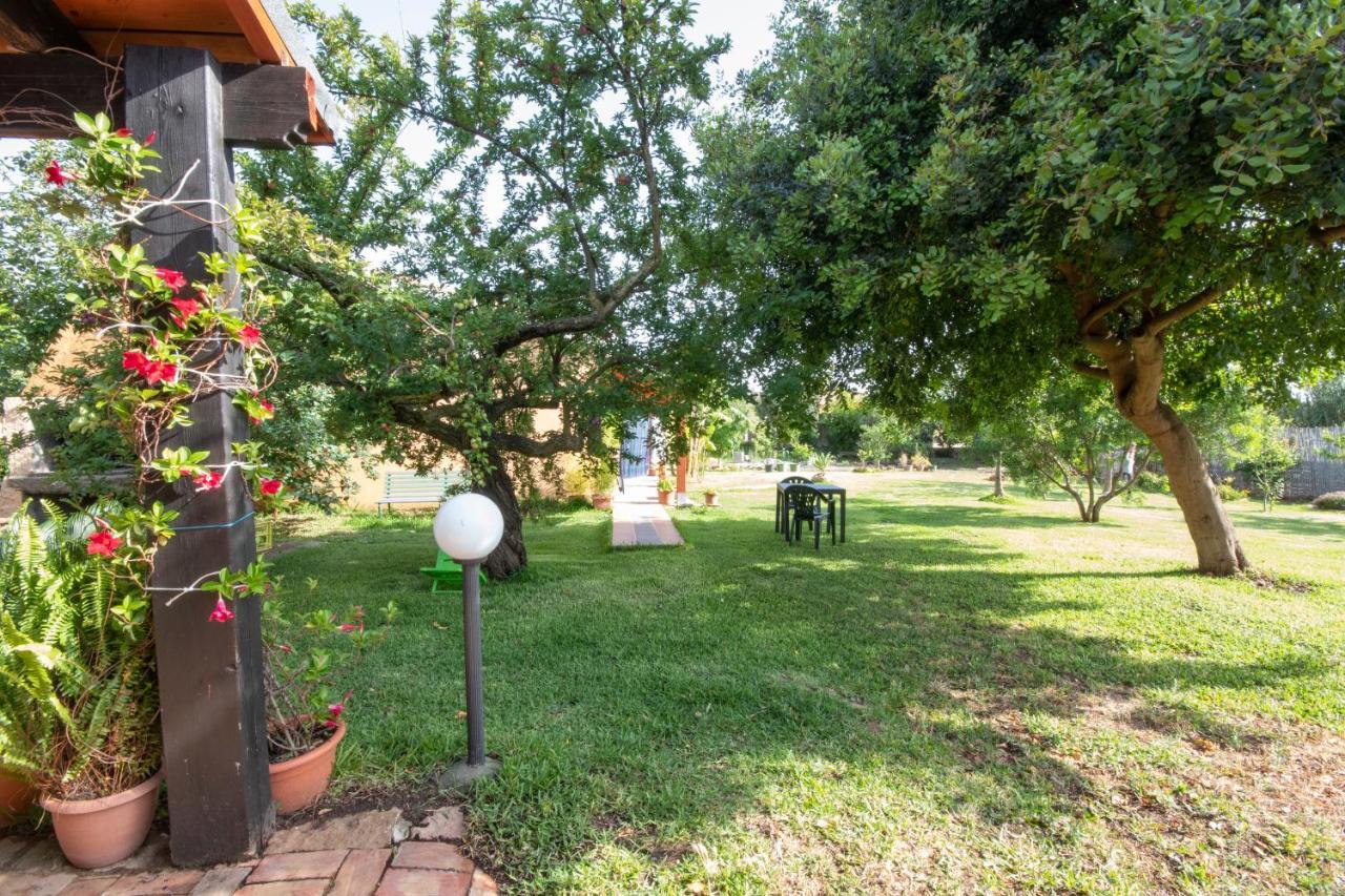 Is Cuccus Bed and Breakfast Masainas Εξωτερικό φωτογραφία