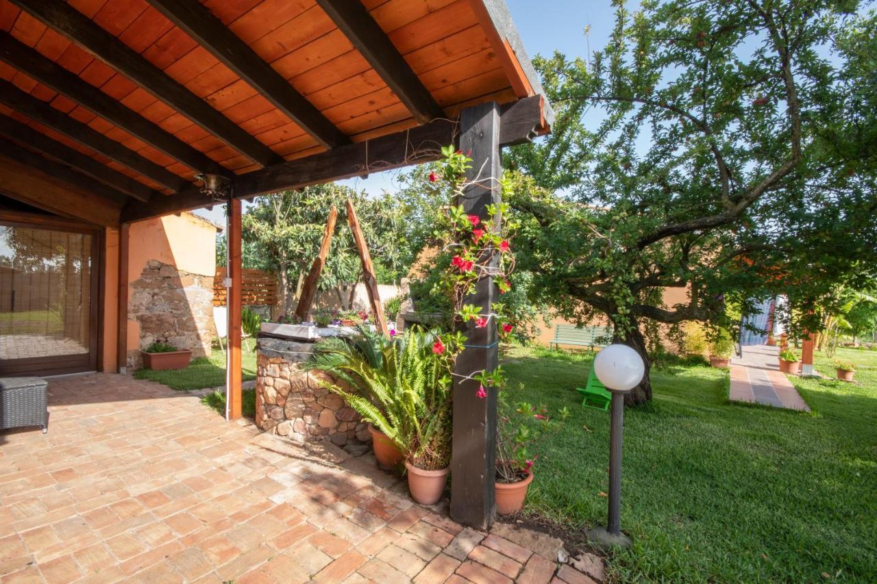 Is Cuccus Bed and Breakfast Masainas Εξωτερικό φωτογραφία