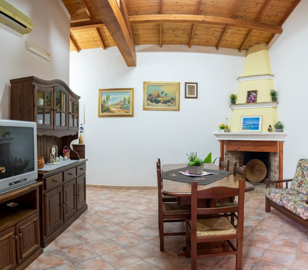 Is Cuccus Bed and Breakfast Masainas Εξωτερικό φωτογραφία