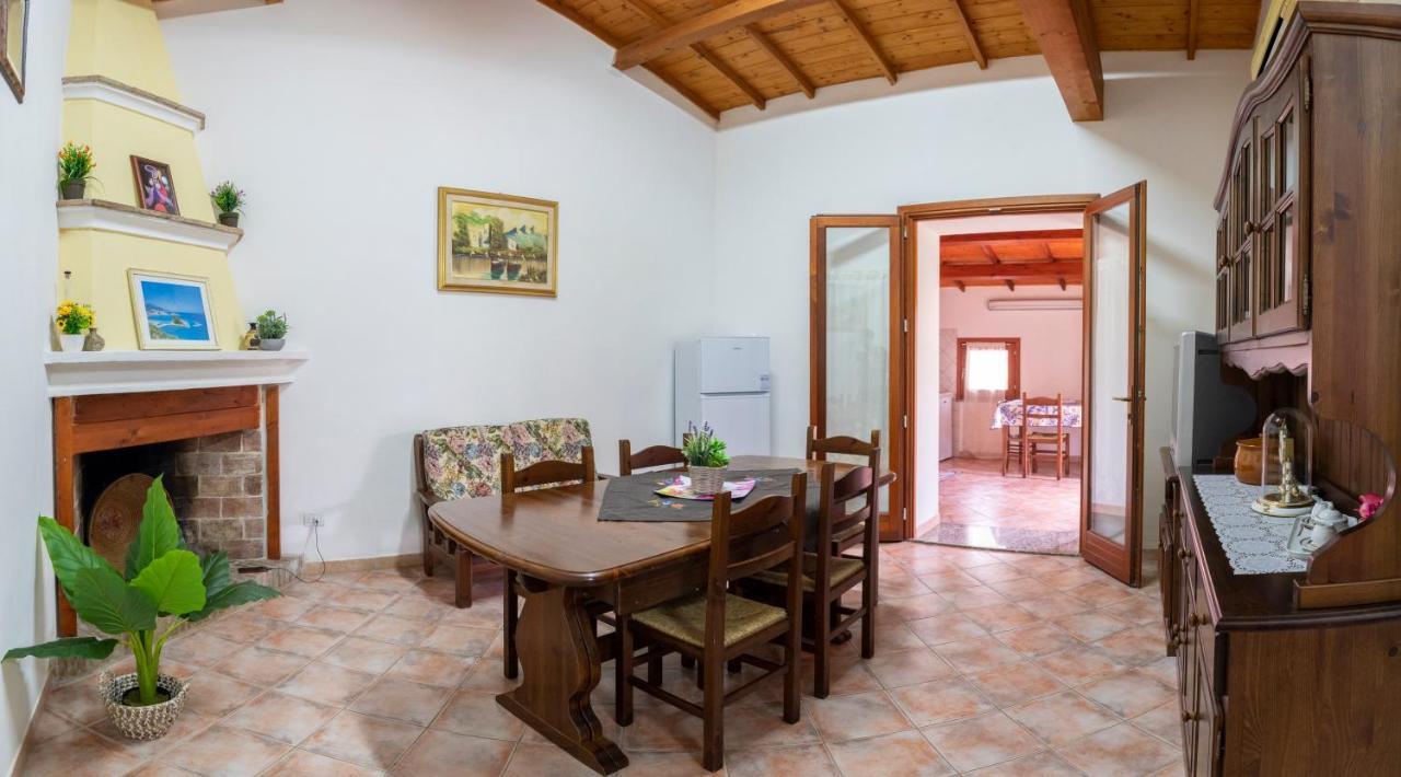 Is Cuccus Bed and Breakfast Masainas Εξωτερικό φωτογραφία