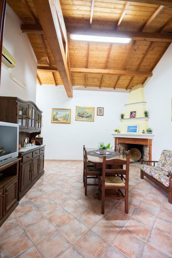Is Cuccus Bed and Breakfast Masainas Εξωτερικό φωτογραφία